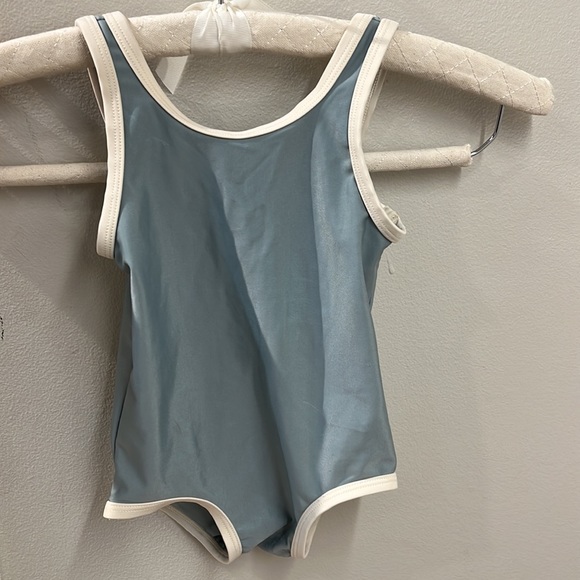 One piece suit- - Picture 2 of 3